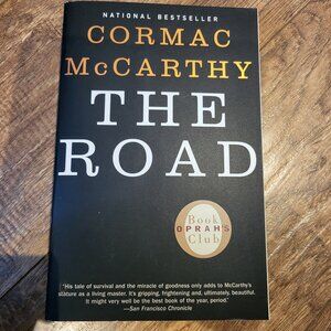 🔥2 Books for $7🔥 Paperback book The Road by Cormac McCarthy